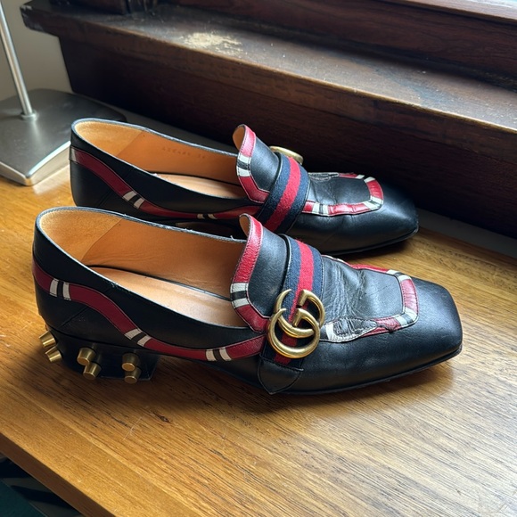 Gucci Yoko gold studded snake embellished loafers. Size 38. - Picture 3 of 12